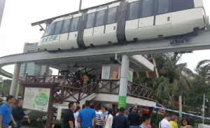 深圳欢乐谷两游览车空中相撞，多人受伤