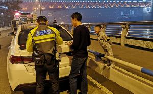重庆一男子违停被处罚，6岁儿子在旁教育“我爸该罚”