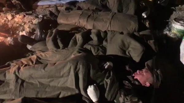 直击金沙江堰塞湖：排险人员挤睡帐篷