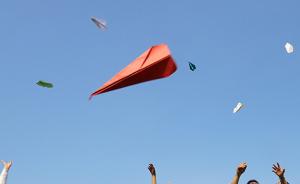纸飞机成了竞技运动，飞行距离世界纪录竟是69.14米