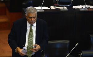 斯里兰卡国会通过对新任总理不信任投票，政局再陷混乱