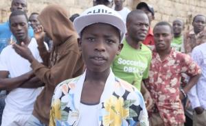 在肯尼亚玩hiphop的难民儿童