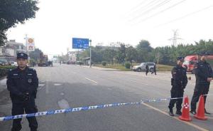 乐山汽车冲公交站台致7人死，目击者：司机欲自杀被拉下车