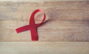 新华时评：比艾滋病本身更可怕的，是对其无知和对患者的歧视