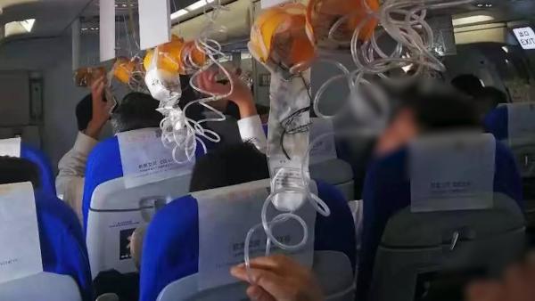 东航航班巡航时氧气面罩脱落，就近备降