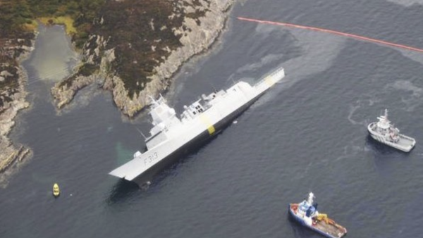 挪威军舰撞上油轮：被迫搁浅，全员撤离