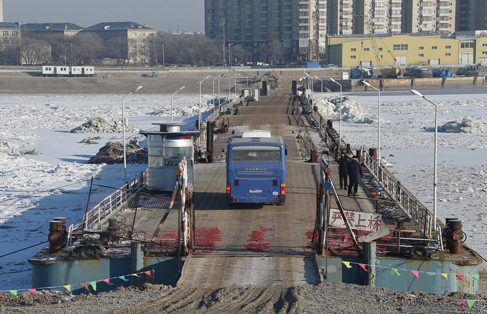 11-2018年12月12日，中国黑河-俄罗斯布拉戈维申斯克口岸旅检开通浮箱固冰通道客运运输。经中俄双方口岸客货运输协调小组商定“正常工作时间为北京时间：730-1630，无午休。