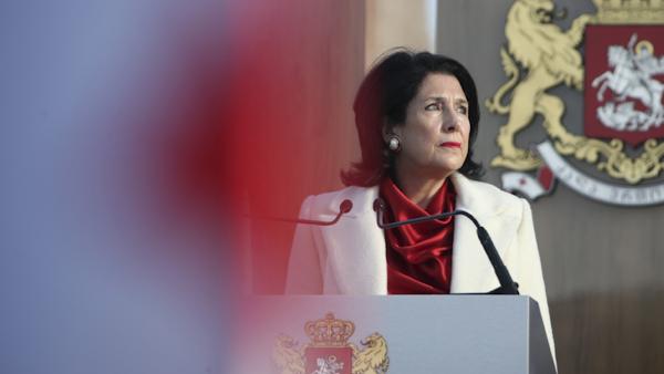 格鲁吉亚首位女总统就职：将不再直选