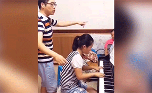 跺脚挥手大声喊，钢琴老师灵魂教学走红