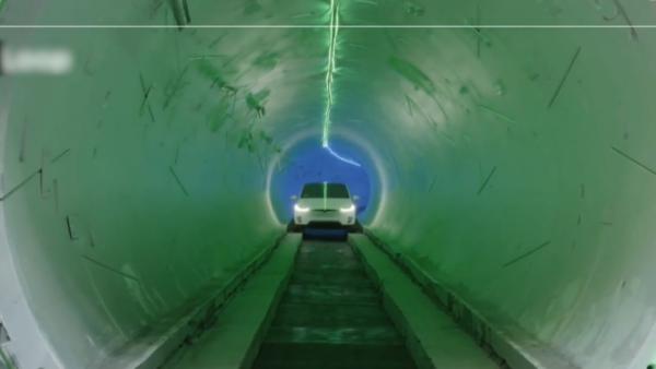 马斯克的地下隧道通了，初次乘坐有些颠
