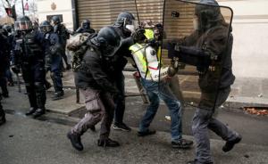 法国“黄背心”骚乱不减！被逮捕人数升至1723名