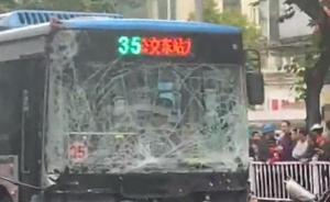 龙岩一公交车遭劫持致5死，应急办称嫌犯从居委会“逃出” 