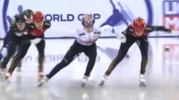 又出黑手！韩国短道速滑拉拽中国选手