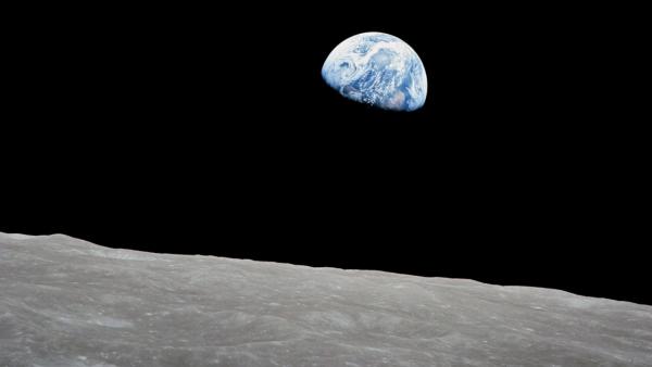 人类绕月50周年，这是当年的地球景象