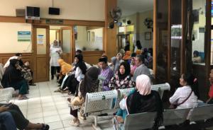 直播录像丨印尼海啸伤亡人数增加，大批伤员在医院接受治疗
