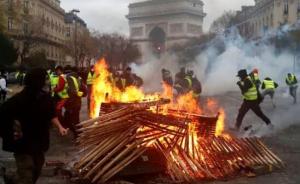 法媒：巴黎警方拘捕100余名“黄背心”抗议活动参与者
