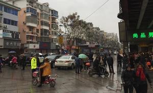 上海浦东惠南镇一男装店疑似有害气体外泄，已致2人死亡