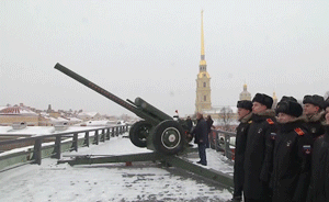 普京解锁新技能：发射苏联时期榴弹炮