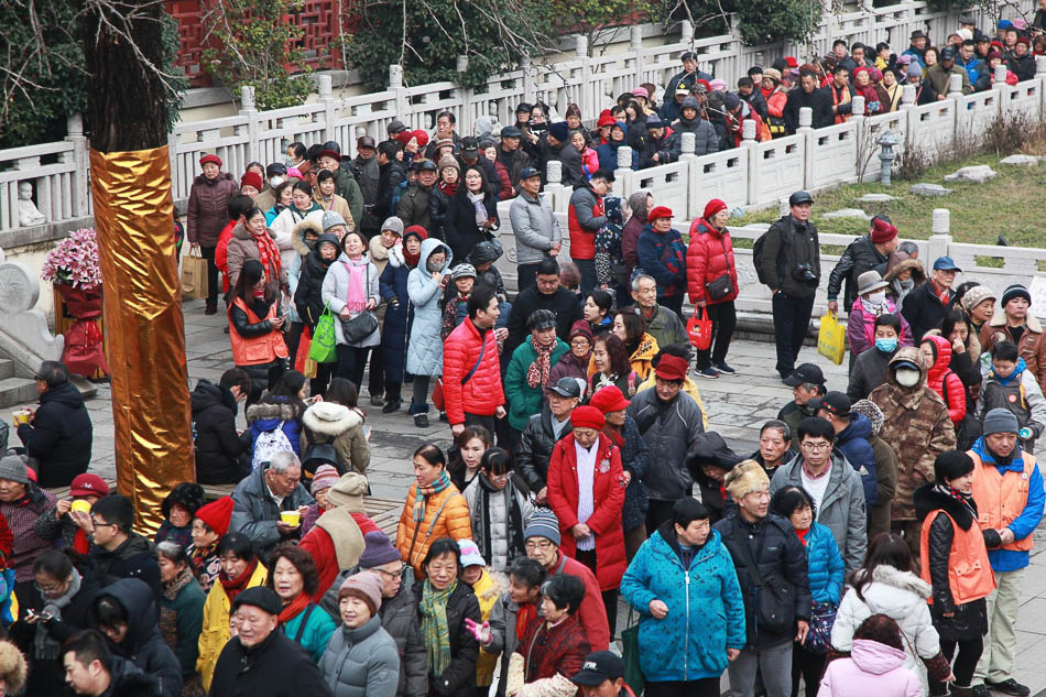01-2019年1月13日，江苏省南京市，当日是农历腊月初八，是中国传统的腊八节，民间有喝腊八粥的习俗。而且中国有句俗语叫“过了腊八就是年”，所以腊八节对中国人而言十分重要。 很多市民一
