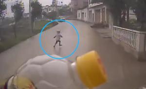 4歲男童從路邊竄出，遭客車撞擊身亡