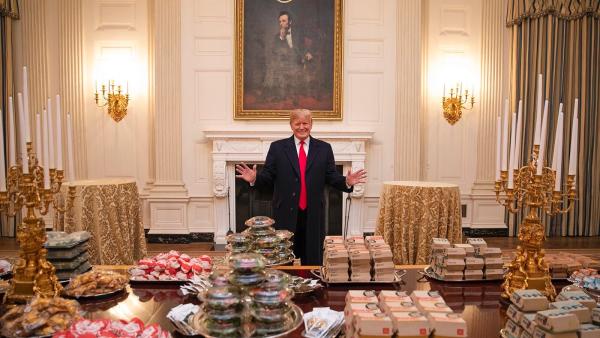 白宫厨师放假，特朗普叫汉堡外卖请学生