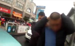 上海警方地铁口伏击围堵一克隆出租车，曾撞断停车场栏杆逃逸