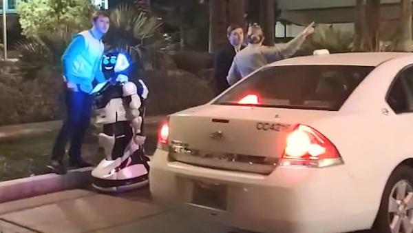 当自动驾驶汽车遇上机器人，结果悲剧了