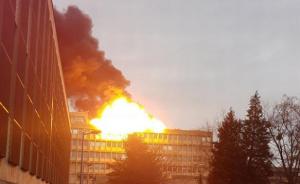 法国里昂第一大学发生爆炸已致3伤，现场黑烟冲天