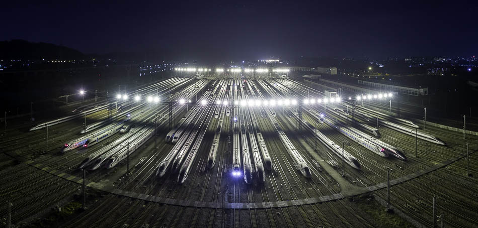 01-VCG1111865389222019年1月18日，广州。春运高峰期即将到来，在广州高铁检修站，高铁进站检修为一年一度的春运做最后准备。