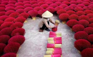 恰似“海棠”依旧，越南“香村”如何制作新年祈福香火？