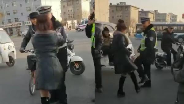 女子骑电动车闯红灯被查，居然踢踹民警