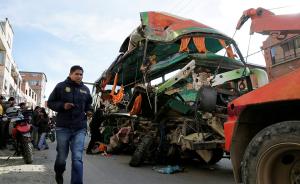 玻利维亚两公车迎头相撞，已致22人死亡37人受伤