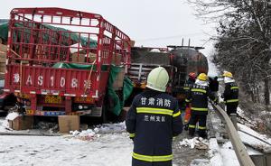 京藏高速兰海段5车相撞致1人受伤，其中一油罐车发生渗漏
