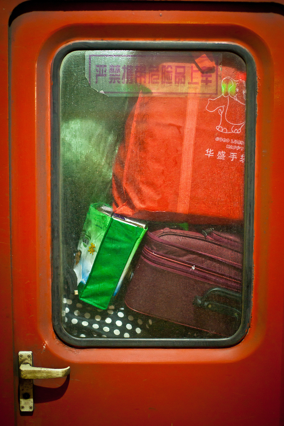 13-VCG11435967288 2013年1月26日-27日，由惠州开往武昌的K437次列车上，乘客众生相。副本