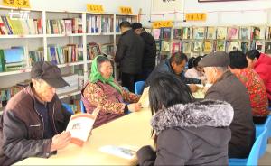 退休干部自费建书屋，供村民自由阅读