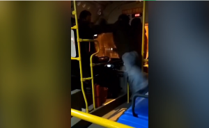 重庆万州一男子涉嫌殴打公交车驾驶员，已被刑拘