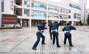 昆山警方提醒：一学校应急演练有人扮持刀歹徒，勿用照片传谣