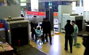 女孩胃出血急需转院，三地铁警接力救助