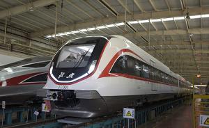 中国首列全自动驾驶市域快轨列车亮相北京新机场线，9月开跑