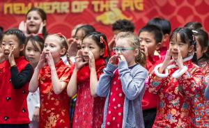 城事·年味｜吟古诗、写春联，外籍学生在沪体验中国春节民俗