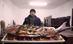 71岁武钢爷爷用废旧泡沫做了一桌“年夜饭”，看得人流口水