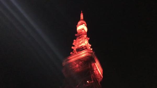除夕夜，日本东京塔首次点亮“中国红”