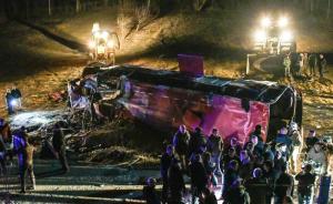 北马其顿共和国发生公共汽车翻车事故，已致14死37伤