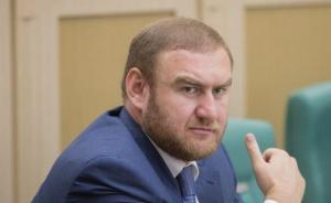 俄罗斯一议员涉嫌谋害两人被捕，其父同一天落网
