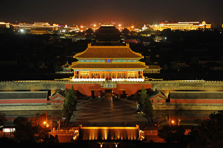 08-VCG114323562132012年10月01日，北京，中秋国庆佳节，北京故宫夜景。
