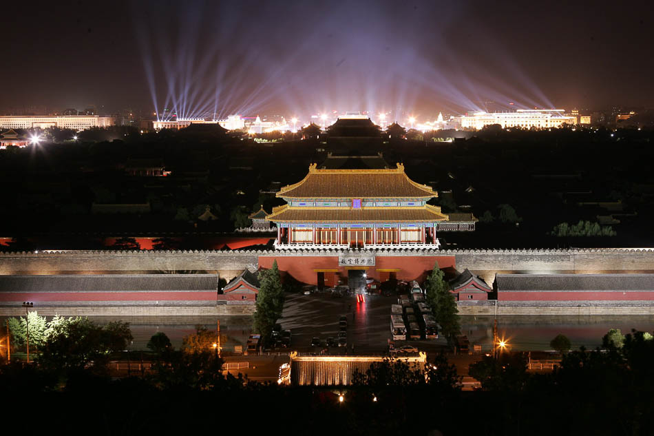 14-VCG114013881732009年9月12日，北京，故宫开启夜景照明系统，夜色中的故宫庄严雄伟