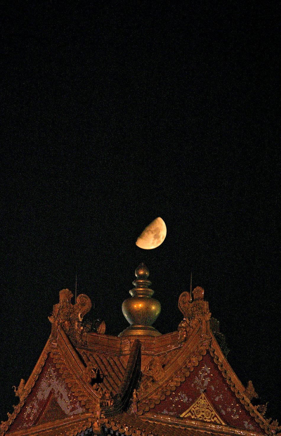 18-VCG114920538072006年10月1日，国庆之夜，北京故宫博物院角门夜景。