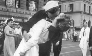 二战经典照片“胜利之吻”男主角去世，终年95岁