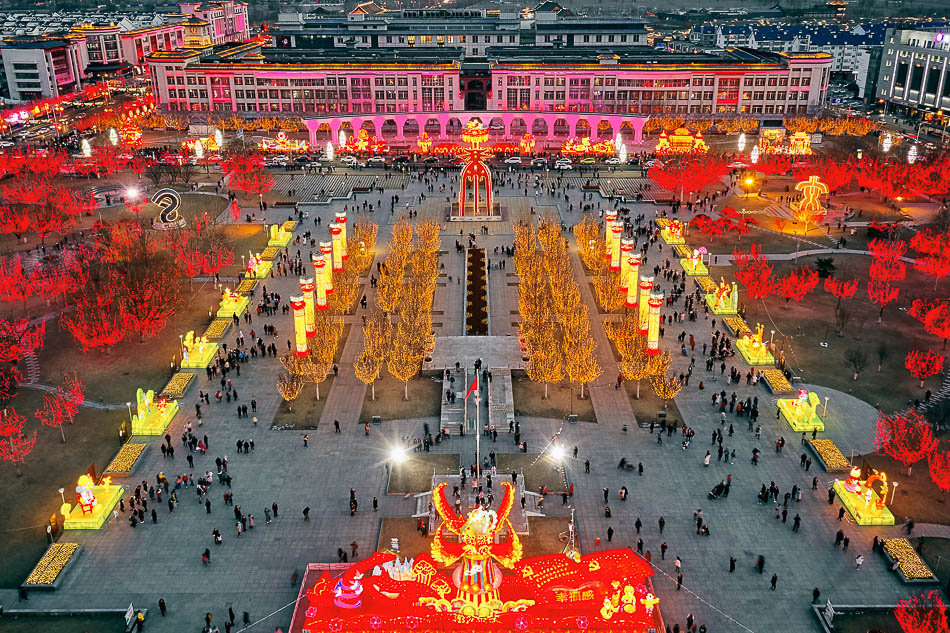 天津VCG1111922255452019年2月17日，天津，一年一度的杨柳青元宵灯会将在正月十四至十六如期举行，现在灯光布展已经全面完成，调试筹备中。