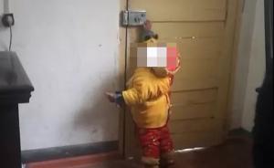 男子将一岁半儿子绑在派出所窗户上逃离，警方：涉嫌遗弃婴儿